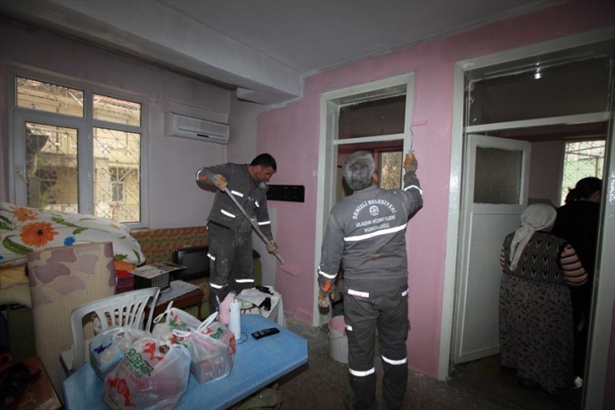 Evi yanan demiray ailesine belediye eli değdi