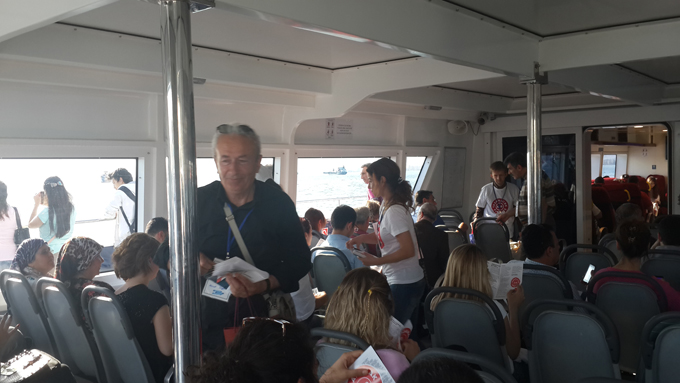 İzmir'de Deniz Üstünde Propaganda