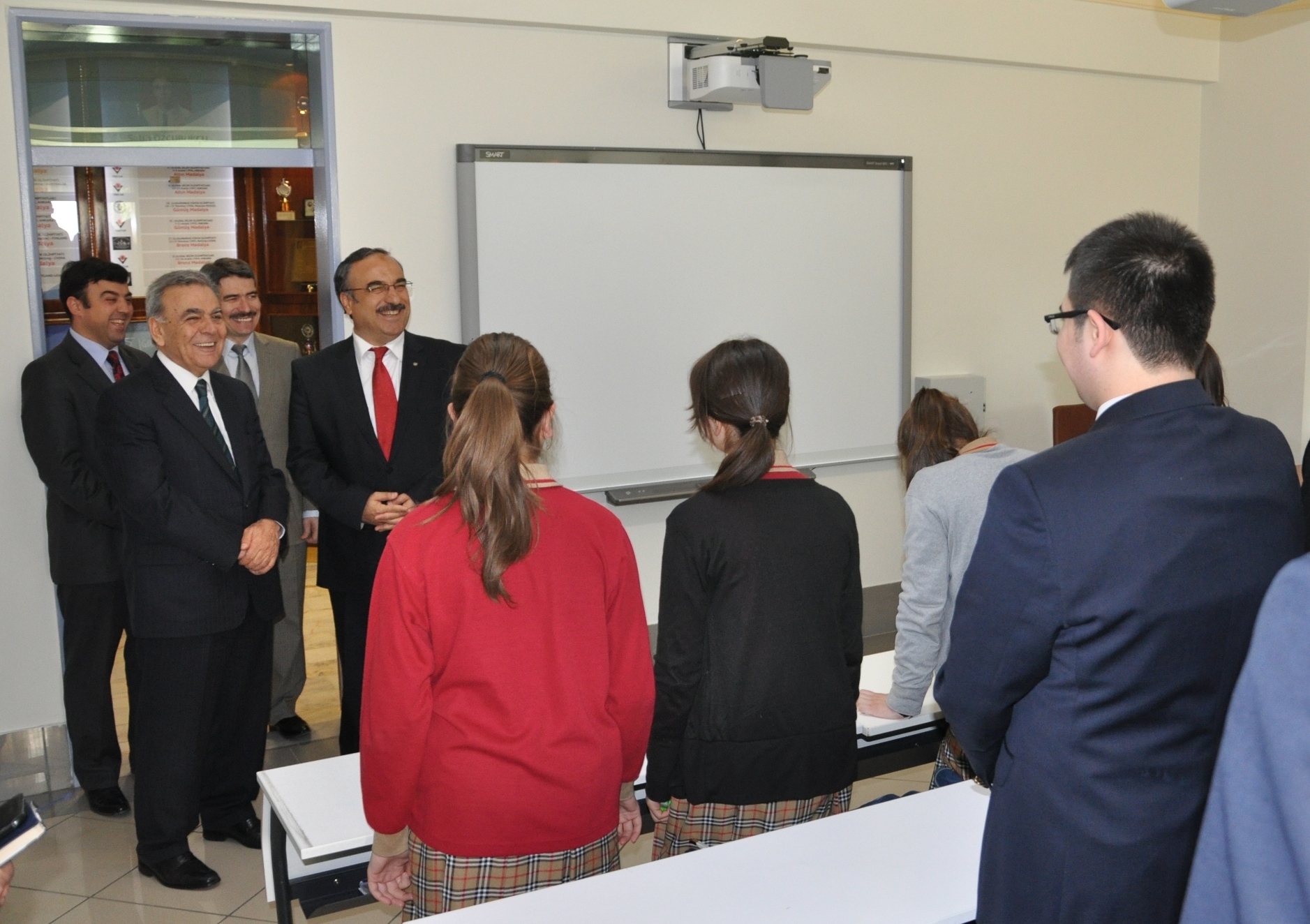 Kocaoğlu’ndan Gülen’in Okuluna Methiyeler