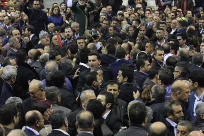 CHP'de Dizayn Kavgasının Perde Arkası