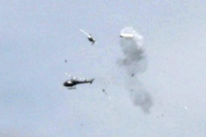 Uçakla helikopter havada çarpıştı 
