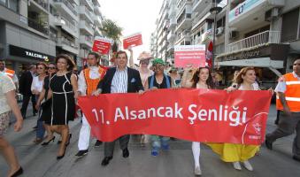 Alsancak Şenliğinde 19 Mayıs coşkusu