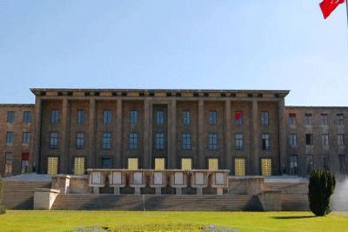 Teşkilat yasası Meclis çalışanını maaşsız bıraktı Teşkilat yasası Meclis çalışanını maaşsız bıraktı