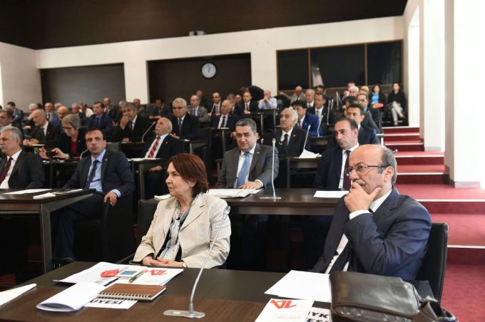 Serter Genel Başkanına Mazbatasını Sundu